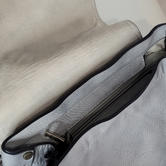 Jen & Co. Bex Gray Distressed Vegan Leather Backpack / Crossbody - Picture 10 of 16